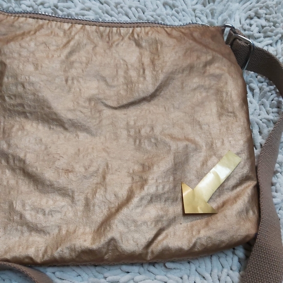 Kipling metallic Alvar cross body bag - Picture 12 of 12